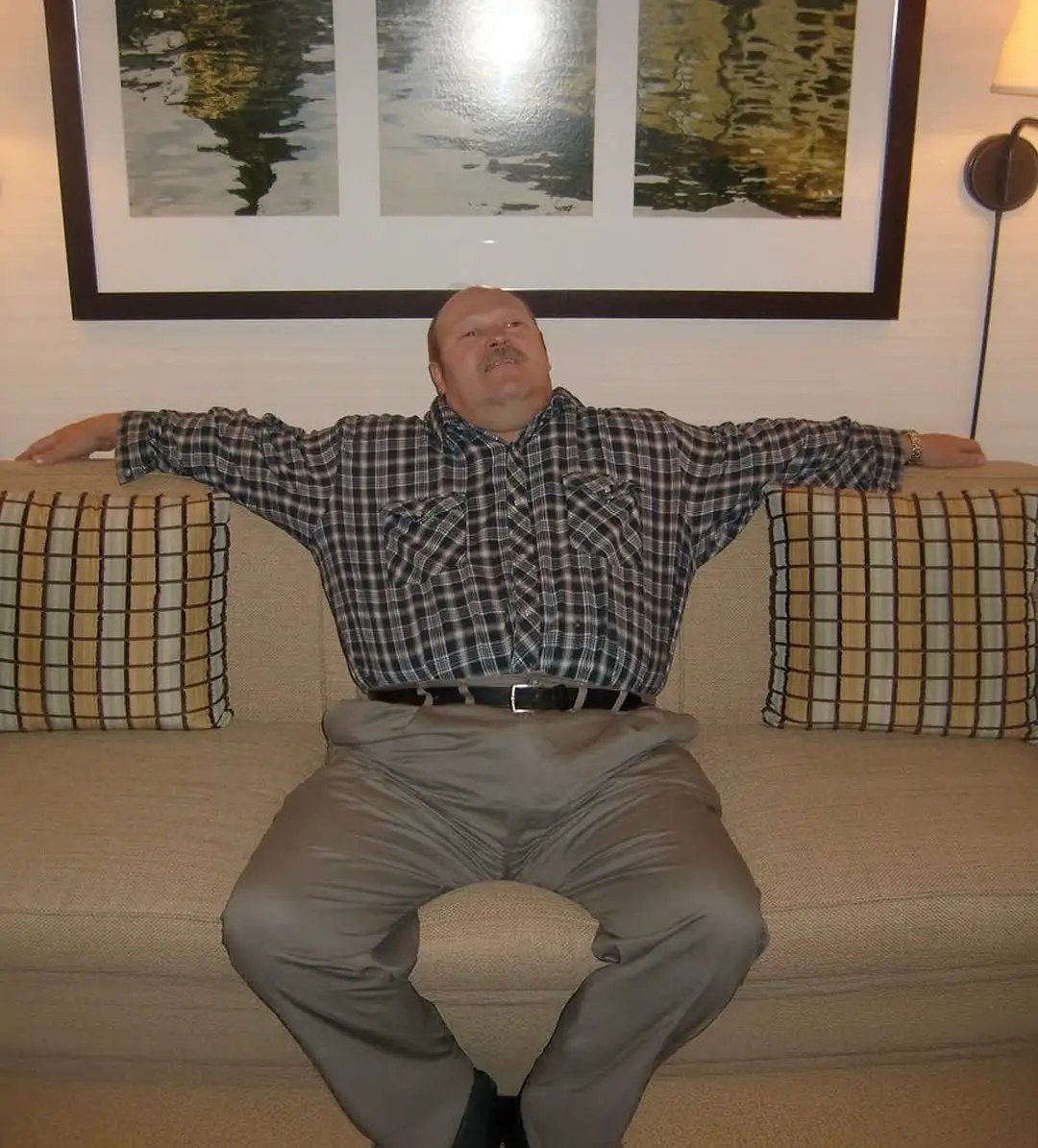 Man Constantly Mocks Unemployed Wife for Doing Nothing, Finds a Note after Ambulance Takes Her Away