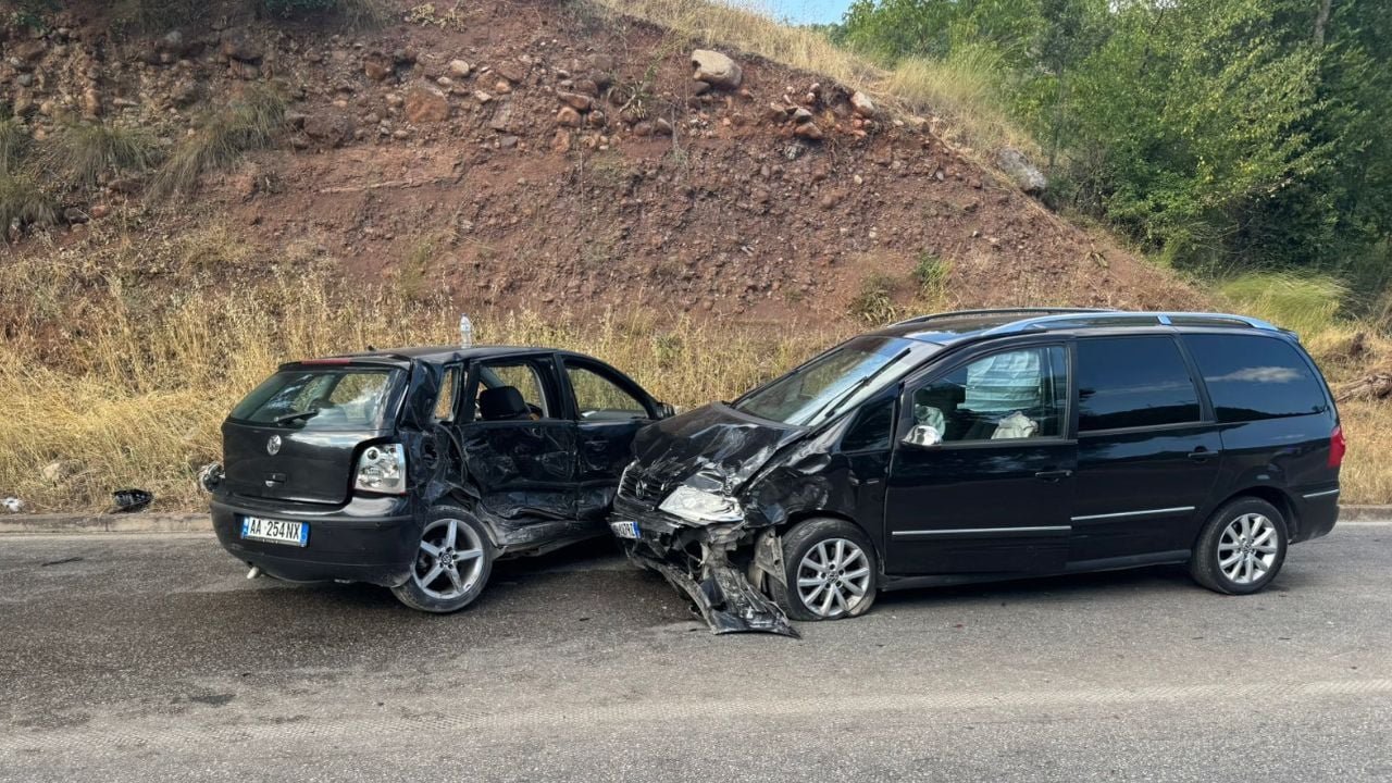 Aksident me katër të plagosur në aksin Librazhd-Qafë Thanë, në gjendje të rëndë një 15-vjeçar