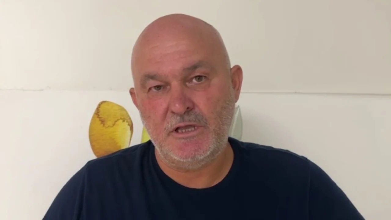 Ardian Isufi nuk kërkon falje! Dhuna ndaj kamerierit, vëllai i ish-efektivit: E rrahën 15 persona…