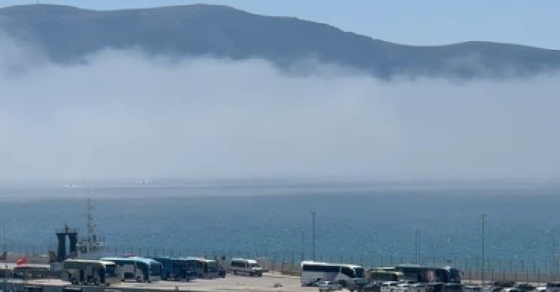 Fenomen i rrallë në kulmin e vapës, mjegulla ‘pushton’ bregdetin e Vlorës, ja çfarë thonë meteorologët