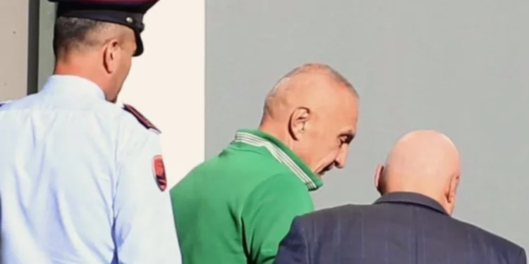 “Gjendje e rëndë ligjore”, Romeo Kara ngre alarmin: Meta përballet me tre akuza të rënda, pritet të…