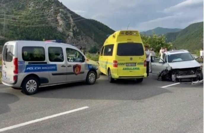 I riu nga Kamza përplas makinën me shtetas kosovarë në aksin Milot – Morinë, 6 të plagosur