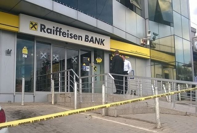 Kujdes! “Raiffeisen Bank” tërheq partë nga karta e qytetarit pa i treguar, një muaj para!