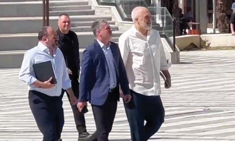 LAJM I FUNDIT/ Pas kritikave dhe kërkesës së kryeministrit Rama, japin dorëheqjen të gjithë drejtorët e bashkisë se Vlorës