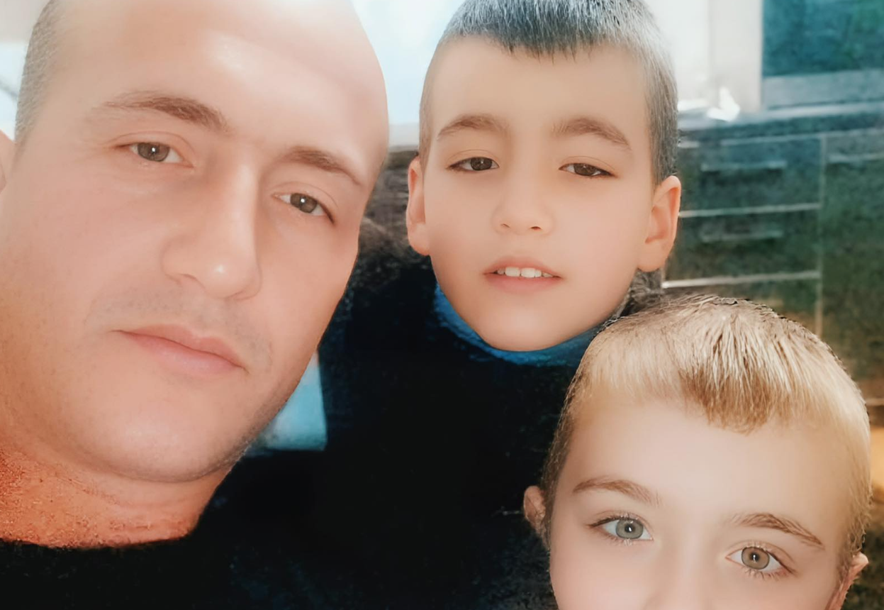 Lamtumirë engjëj! Dy vëllezërit e mitur që u mbytën në lumin Shkumbin