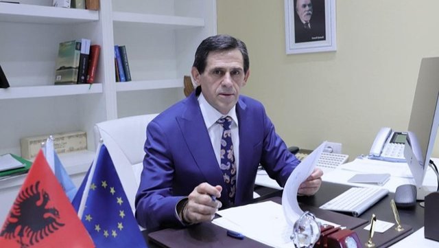 Vijon ‘pastrimi’/ Pas disa bashkive, edhe në Kamëz drejtorët e kryetarët e njësive dorëhiqen!