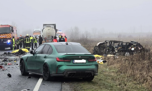 Kujdes, pamje të rënda/ Momenti i aksidentimit të furgonit me tifozët, mes tyre edhe dy shqiptarë të identifikuar