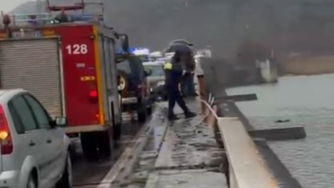 Aksidenti i frikshëm në Vaun e Dejës/ Arrestohet shoferi i makinës që ra në liqen