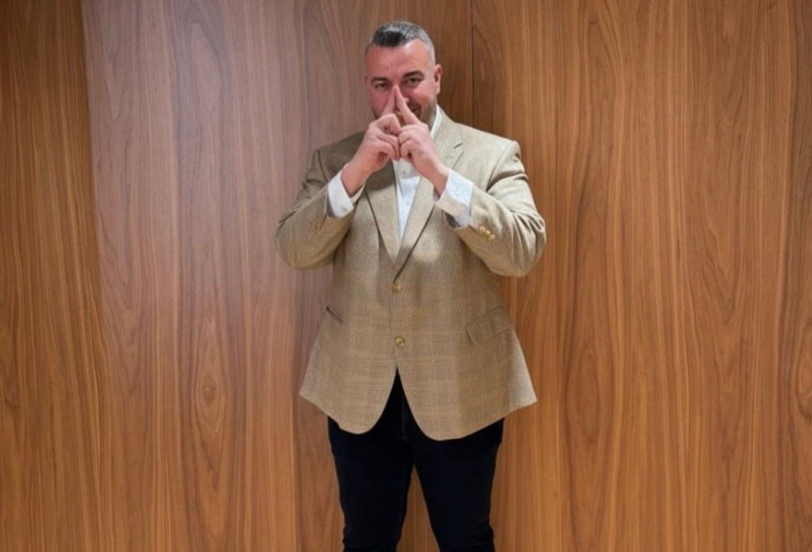 Video: Rogerti rrëzohet nga krevati, familjarët nxjerrin pamjet dhe akuzojnë për dhunë brenda shtëpisë