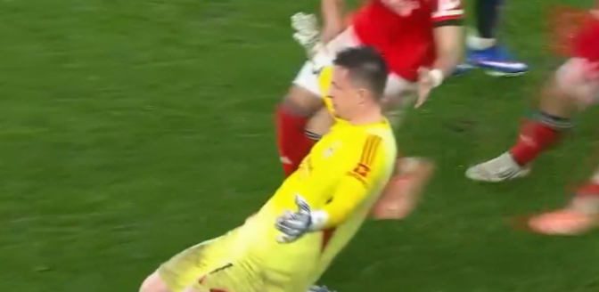 Portieri i shënon gol Real Madridit dhe kualifikon Benfican në play-off (Video)